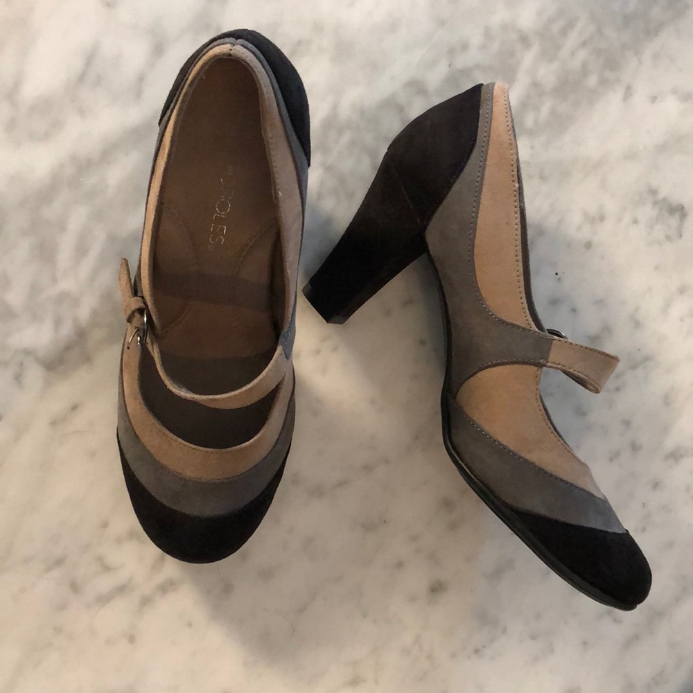 Aerosoles sz8  Tri-Color Mary Jane Heels. Like new